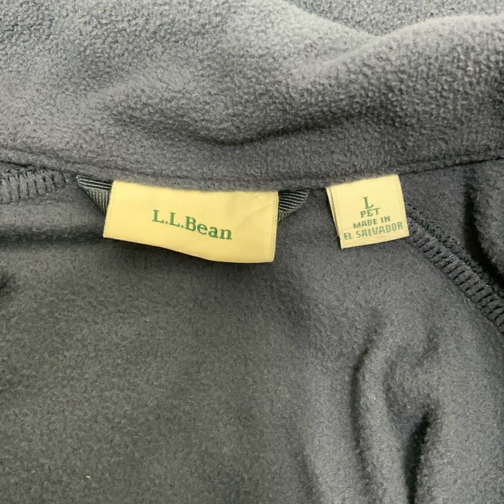 L. L. BEAN Fleece jacket. - Picture 4 of 6